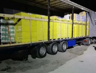 Θεσσαλονίκη: 100.000 λαθραία πακέτα τσιγάρων μέσα σε τούβλα (φωτό)